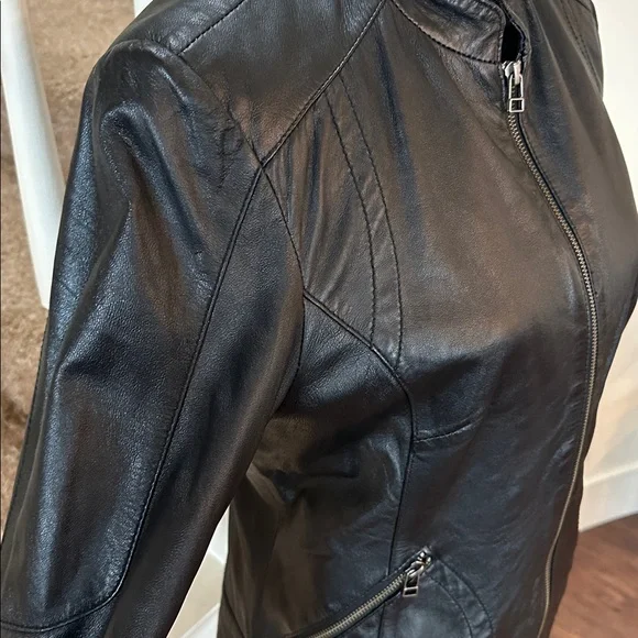 Danier leather jacket - Picture 5 of 11